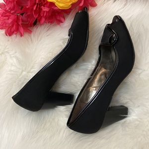 PRICE FIRM! Naturalizer Black Side Button Accent Heels Size 8.5